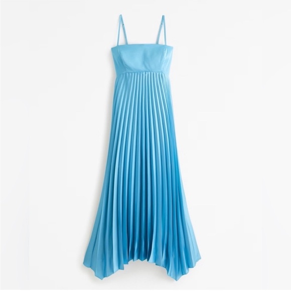 Elegant Blue Pleated Maxi Dress - Picture 1 of 3
